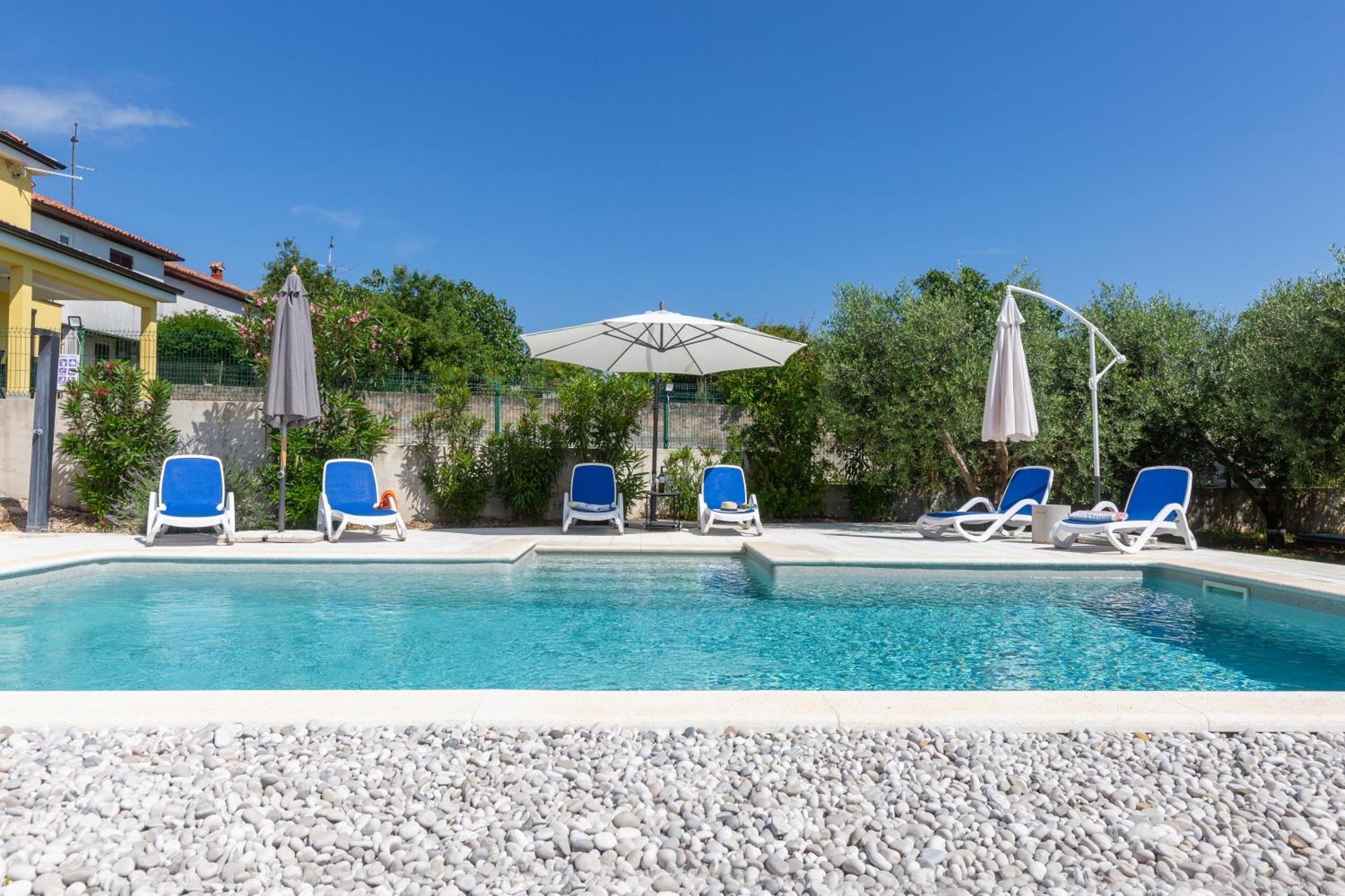 Apartments "Alen" Nedescina Экстерьер фото