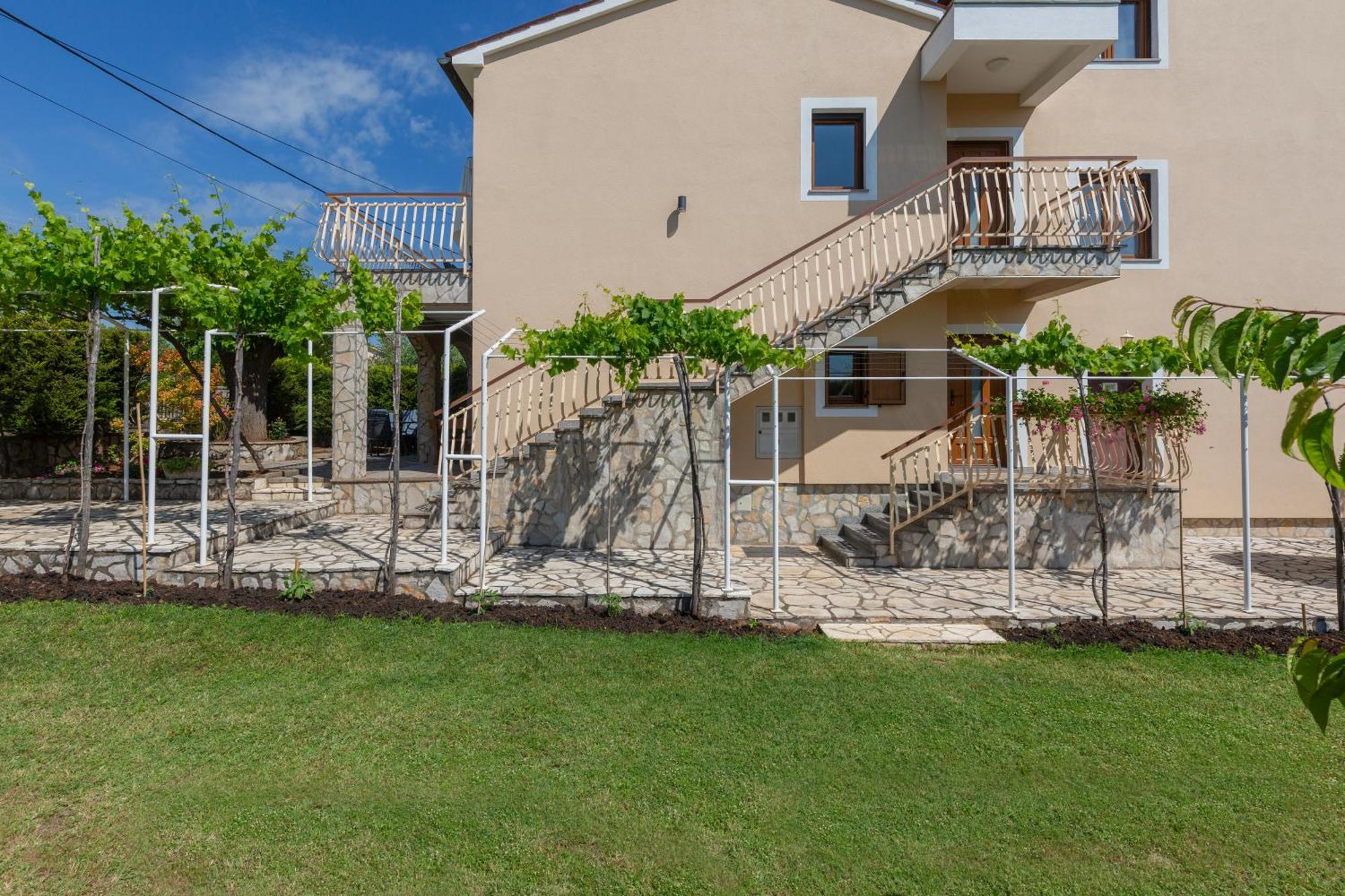 Apartments "Alen" Nedescina Экстерьер фото